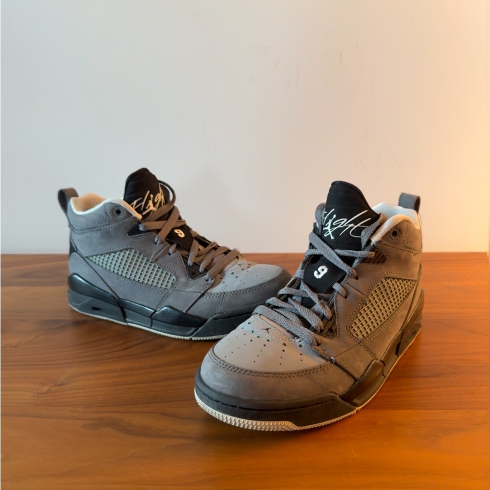 Air Jordan Flight (GS)- Men’s Size 5